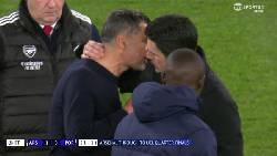 HLV Arsenal và Porto cãi vã sau trận đấu