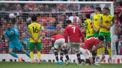 Huyền thoại Man City: 'Ronaldo sút phạt có ra cái gì đâu, toàn là ăn may'