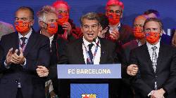 Barca phải hầu t&ograve;a v&igrave; c&aacute;ch chia tay cầu thủ 'cực phũ'