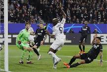 Soi k&egrave;o phạt g&oacute;c Napoli vs Eintracht Frankfurt, 3h ng&agrave;y 16/3