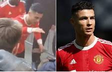 Ronaldo bị Tổ chức bảo vệ trẻ em trừng phạt v&igrave; h&agrave;nh động xấu x&iacute; với CĐV Everton