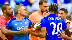 HLV Luis Enrique gây bão khi tát đối thủ trong chung kết FIFA Club World Cup