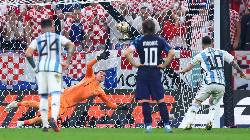 Messi bất ngờ bị loạt huyền thoại &ldquo;quay lưng&rdquo; tr&ecirc;n s&oacute;ng truyền h&igrave;nh