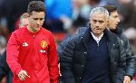 Rời MU, Herrera bất ngờ b&ecirc;nh Mourinho chằm chặp