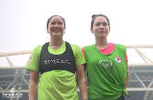 Vượt bài kiểm tra thể lực, 2 nữ trọng tài Việt Nam 'nắn gân' cầu thủ nam