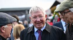 Mối tình đầu của Sir Alex lại là bà ngoại của sao Liverpool