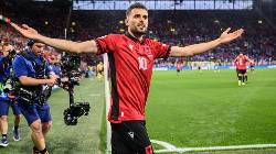 Ngôi sao Albania lập kỷ lục ghi bàn nhanh nhất lịch sử Euro 