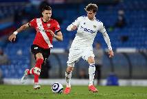 Soi k&egrave;o phạt g&oacute;c Southampton vs Leeds, 0h00 ng&agrave;y 19/5