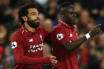 Jurgen Klopp nên bán Mohamed Salah và giữ chân Sadio Mane