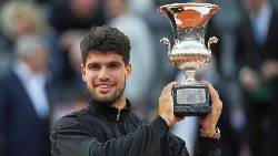 Alcaraz chặn đứng chuỗi 26 trận thắng của Sinner, lần đầu vô địch Rome Masters