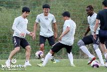 C&ocirc;ng Phượng mua v&eacute; trước trận HAGL vs SLNA để l&agrave;m g&igrave;?