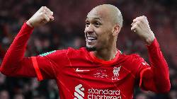 Tin Liverpool chiều 21/4: Fabinho nguy cơ bị treo gi&ograve;; Tranh sao trẻ H&agrave; Lan với M.U