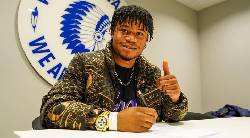 Tiền đạo ghi 19 b&agrave;n/19 trận lọt v&agrave;o mắt xanh của Man United v&agrave; Chelsea