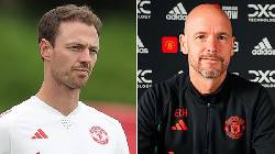 Ten Hag ra quyết định với Jonny Evans chỉ sau một trận đấu