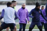 Ch&ugrave;m ảnh Mourinho ra s&acirc;n tập c&ugrave;ng cầu thủ Tottenham ngay sau buổi k&yacute; hợp đồng