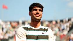 Alcaraz chạm mốc 250 chiến thắng, vào chung kết Queen’s Club 2025