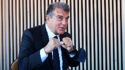 Lấy cớ ngớ ngẩn, Barca cắt luôn suất ăn của các cầu thủ