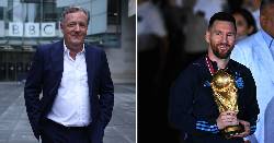 Bạn th&acirc;n Ronaldo kh&oacute; chịu, chỉ tr&iacute;ch Messi th&iacute;ch khoe c&uacute;p v&agrave;ng