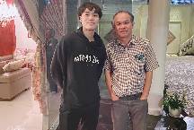 Văn Toàn được 'làm chủ tịch' khi đến chơi nhà bầu Đức