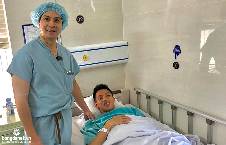 Cập nhật: Hùng Dũng nở nụ cười trước khi vào phòng phẫu thuật