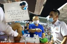 Xúc động trước lời nhắn trong thư tay của thầy Park gửi Hùng Dũng