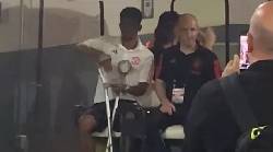 Rõ tình hình sao M.U phải chống nạng sau trận gặp Arsenal