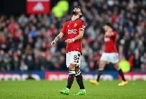 Bruno Fernandes bị chỉ tr&iacute;ch dữ dội v&igrave; g&acirc;y sức &eacute;p với trọng t&agrave;i
