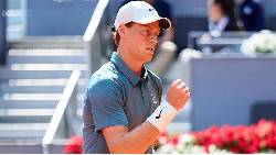 Sinner lội ngược dòng vào vòng 2 Madrid Open 2026