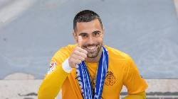 Chelsea vượt mặt M.U, đón thủ môn chơi chân hàng đầu thế giới