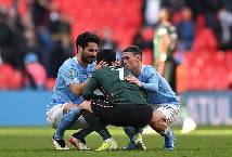 Chùm ảnh: Cầu thủ Man City 'dỗ dành' Son Heung-min