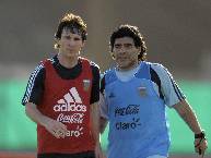 Con trai Maradona: 'Messi kh&ocirc;ng c&ugrave;ng đẳng cấp với cha t&ocirc;i'