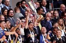 Thắng Leeds ở trận cầu đắt gi&aacute; nhất thế giới, Southampton thăng hạng Ngoại hạng Anh