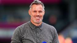 Bố của sao Arsenal: 'Carragher là một kẻ ô nhục, để con tao yên'