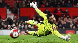 Kh&ocirc;ng gia hạn hợp đồng, M.U ra quyết định bất ngờ với De Gea