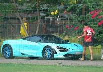 Bùi Tiến Dũng chơi trội đến sân tập bằng siêu xe 25 tỷ