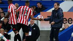 Frank Lampard bị đối thủ mỉa mai v&igrave; 'ph&aacute;t kiến' kh&ocirc;ng giống ai