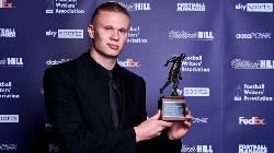 Tự loại bản th&acirc;n, Haaland chỉ r&otilde; &ldquo;Cầu thủ xuất sắc nhất năm&rdquo;