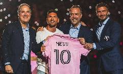 Cho&aacute;ng! Messi đem về doanh thu 'kh&ocirc;ng tưởng' cho Beckham