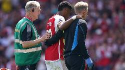 T&acirc;n binh nghỉ hết m&ugrave;a, Arsenal chốt vội 'người thừa' của Barca