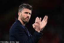 HLV Carrick lên tiếng cảnh báo khi MU sắp giành vé dự cúp C1