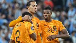 Biểu tượng của bóng đá Hà Lan chê bai Van Dijk thậm tệ