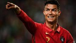 Ronaldo nhận được lời đề nghị 'v&ocirc; tiền kho&aacute;ng hậu' để tới Ả Rập thi đấu