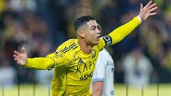 Ronaldo lập cú đúp, tiến gần cột mốc 1000 bàn