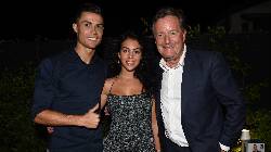 Piers Morgan tự h&agrave;o khi 'gi&uacute;p' Ronaldo tho&aacute;t khỏi Man United