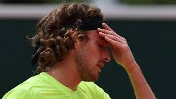 Tsitsipas thua sốc tay vợt hạng 167 thế giới ở vòng 2 Roland Garros