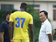 Chủ tịch và HLV trưởng xin từ chức, SLNA rơi vào khủng hoảng