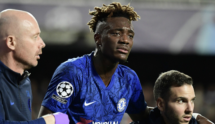 Liverpool v&agrave; Chelsea c&ugrave;ng thiệt qu&acirc;n trước v&ograve;ng 14 Ngoại hạng Anh