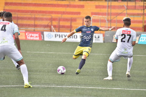 Universitarios vs Herediano, 09h00 ngày 28/5: Sinh viên gặp khó