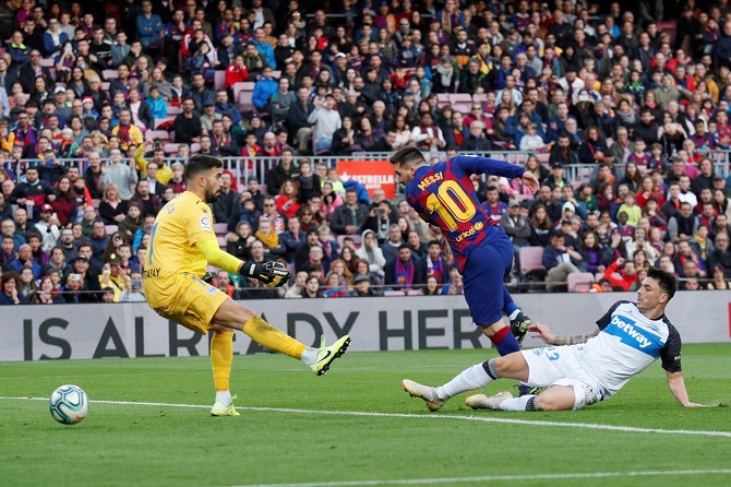 Kết quả Barcelona 4-1 Alaves: Kh&ocirc;ng cần gắng sức vẫn thắng đậm