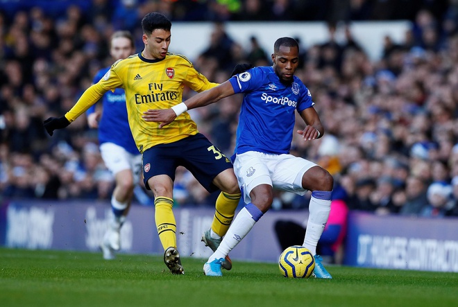 Everton 0-0 Arsenal: Thay người kỳ lạ, Ph&aacute;o thủ may mắn tho&aacute;t thua
